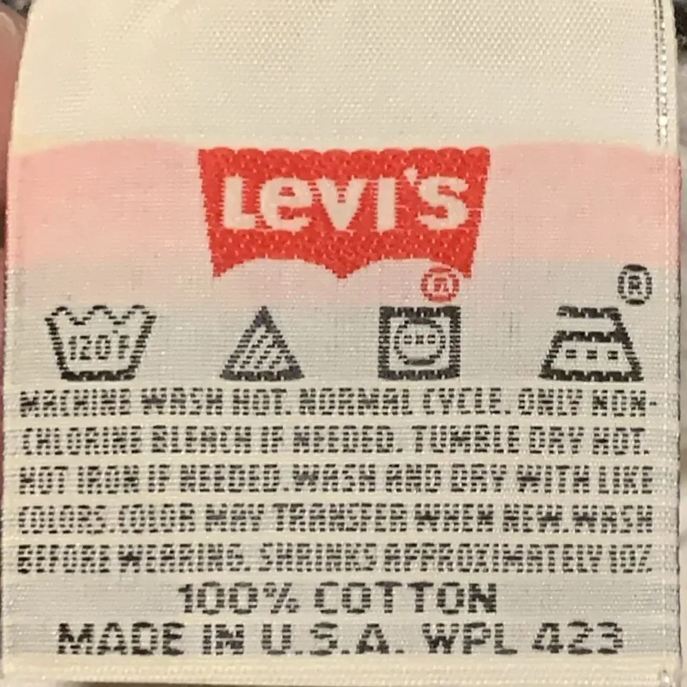 LeVI’S, 501 button up, vintage 94, (30years old) have wear spots, 40x32